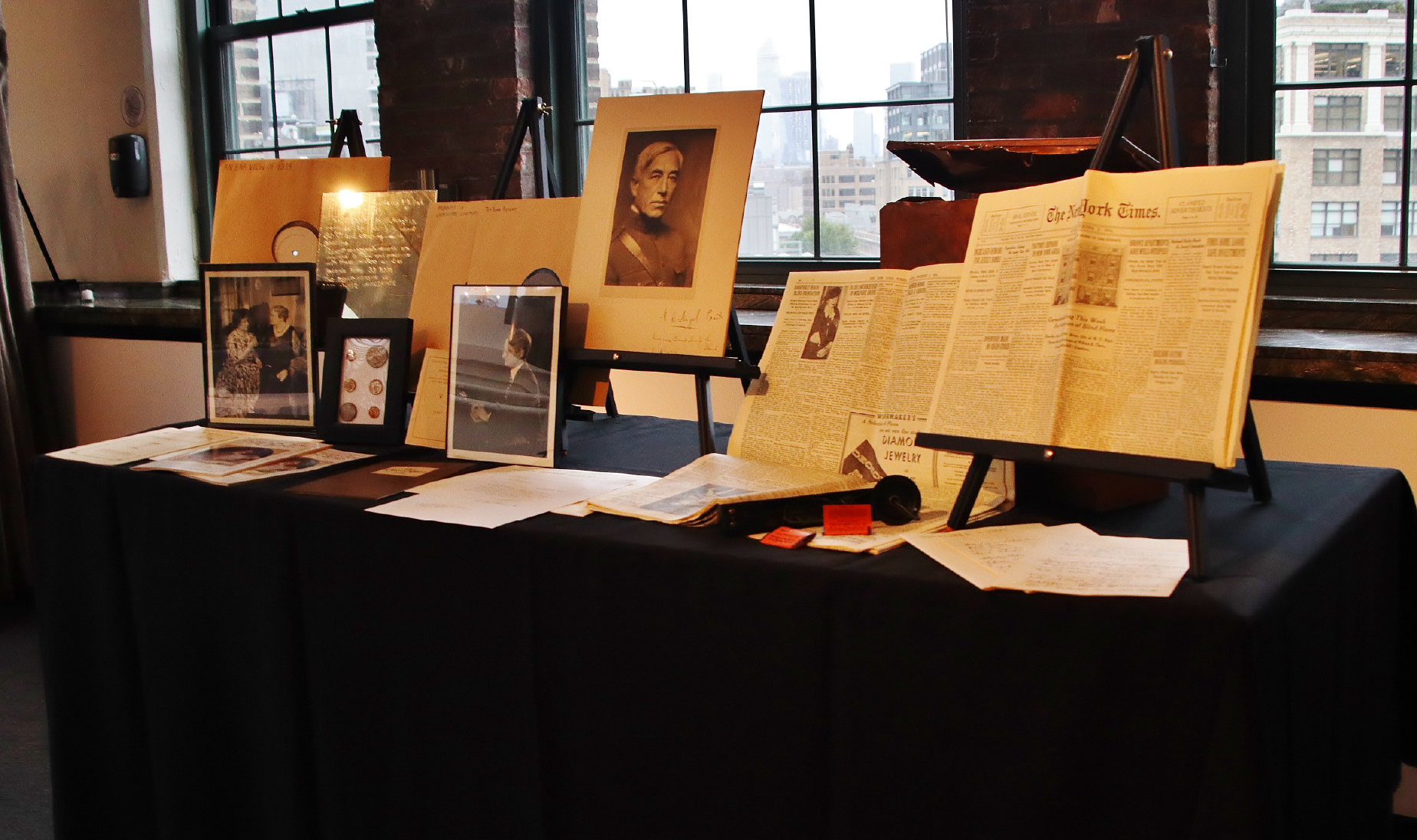 Table presentation of all items from the time capsule.